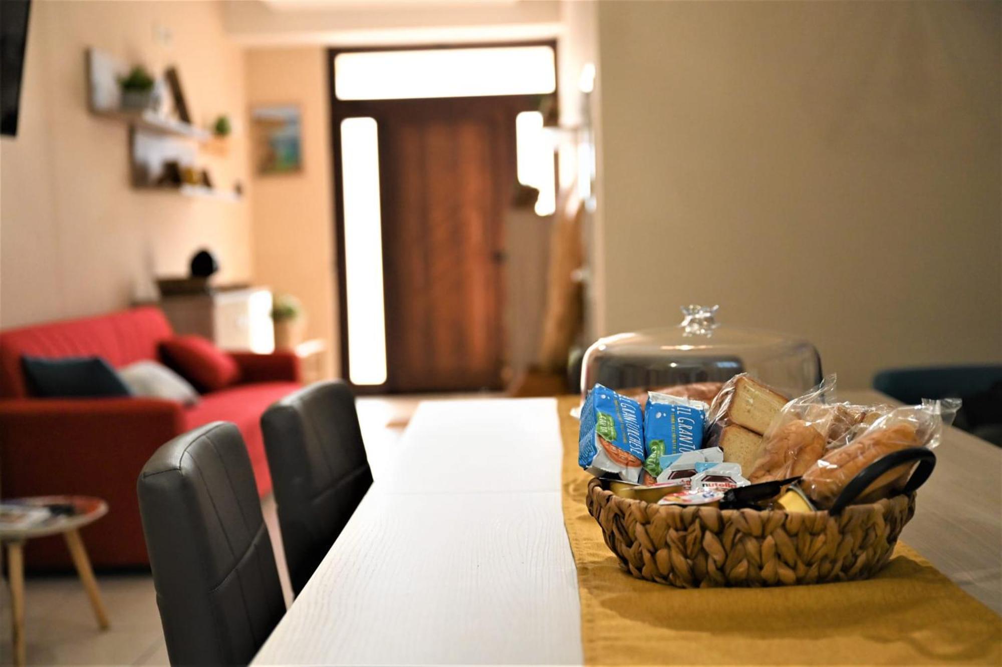 "Il Vecchio Salone" Appartamento In Pieno Centro Con Garage Privato เลชเช ภายนอก รูปภาพ
