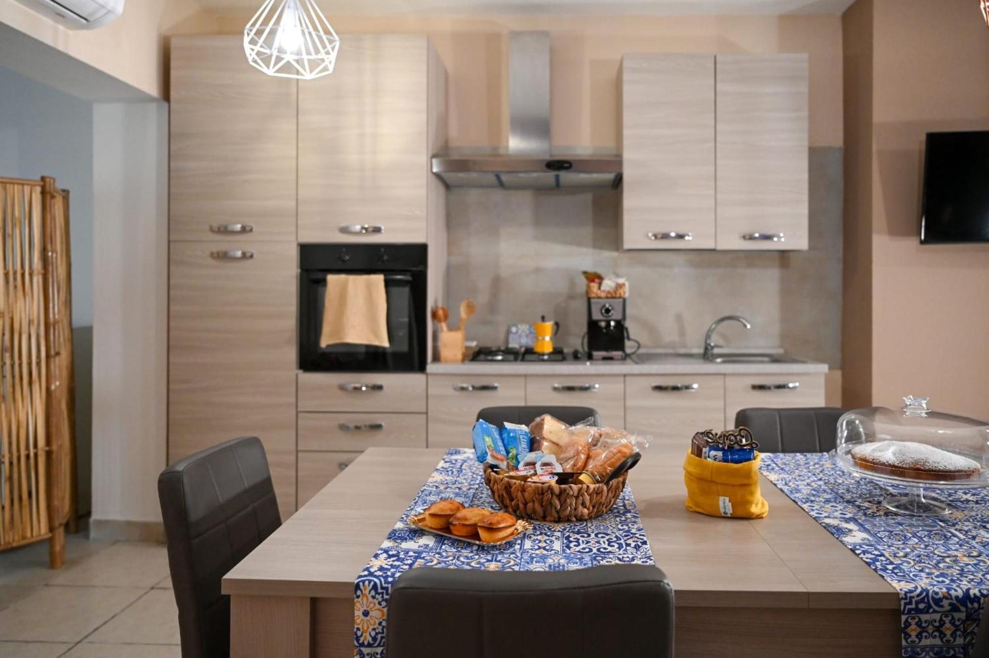 "Il Vecchio Salone" Appartamento In Pieno Centro Con Garage Privato เลชเช ภายนอก รูปภาพ
