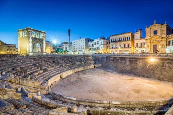 "Il Vecchio Salone" Appartamento In Pieno Centro Con Garage Privato เลชเช ภายนอก รูปภาพ