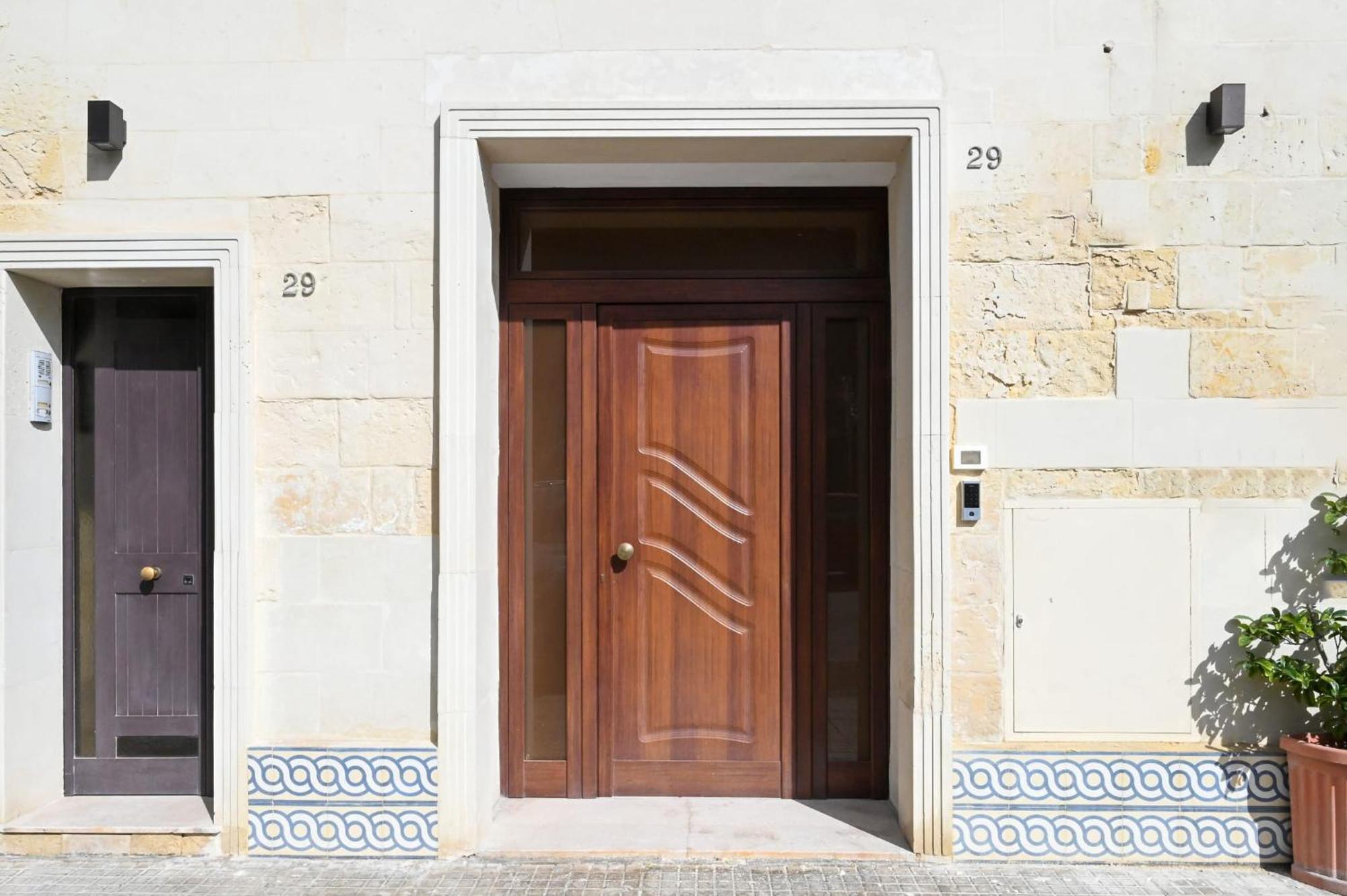 "Il Vecchio Salone" Appartamento In Pieno Centro Con Garage Privato เลชเช ภายนอก รูปภาพ