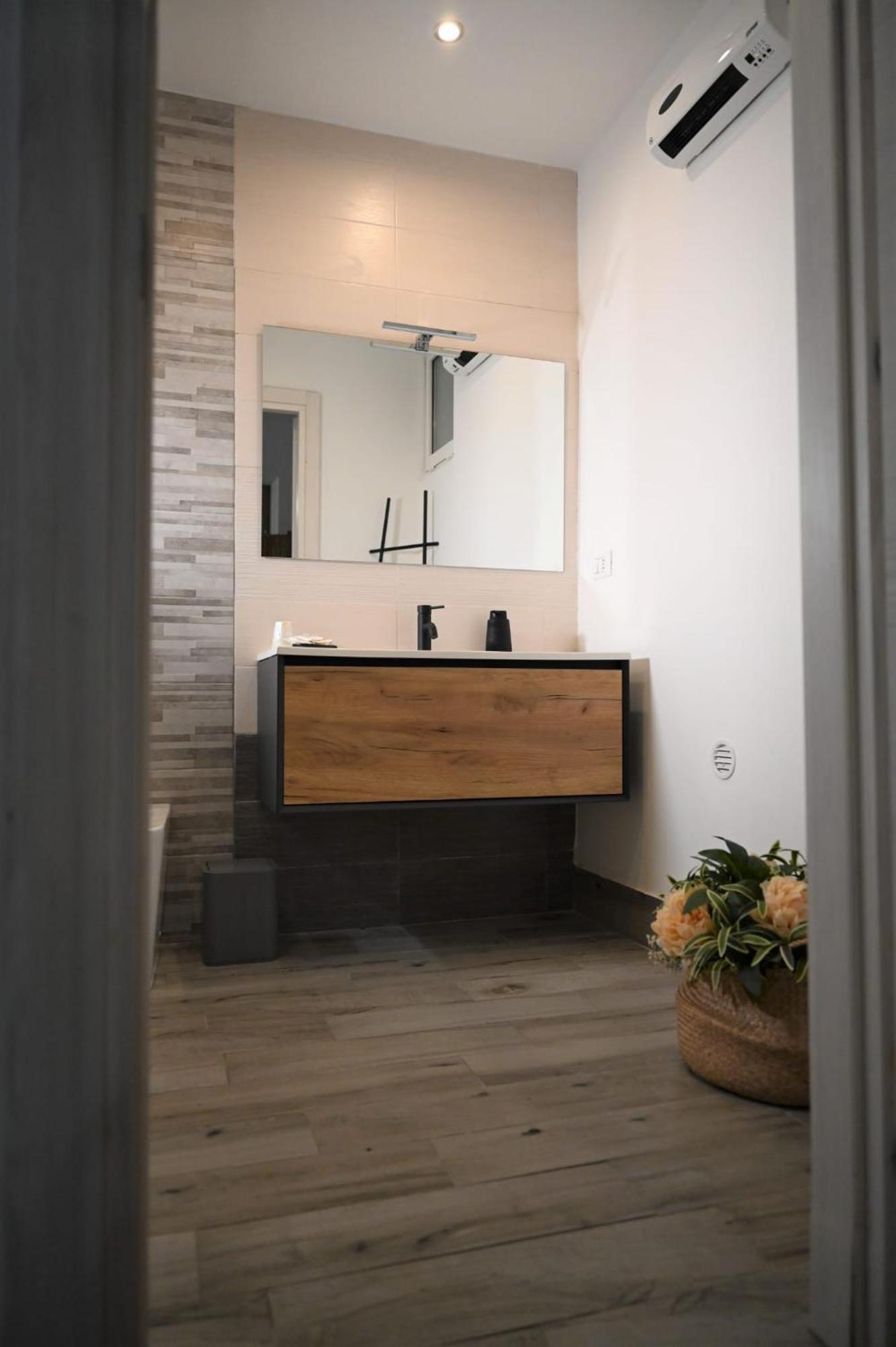 "Il Vecchio Salone" Appartamento In Pieno Centro Con Garage Privato เลชเช ภายนอก รูปภาพ