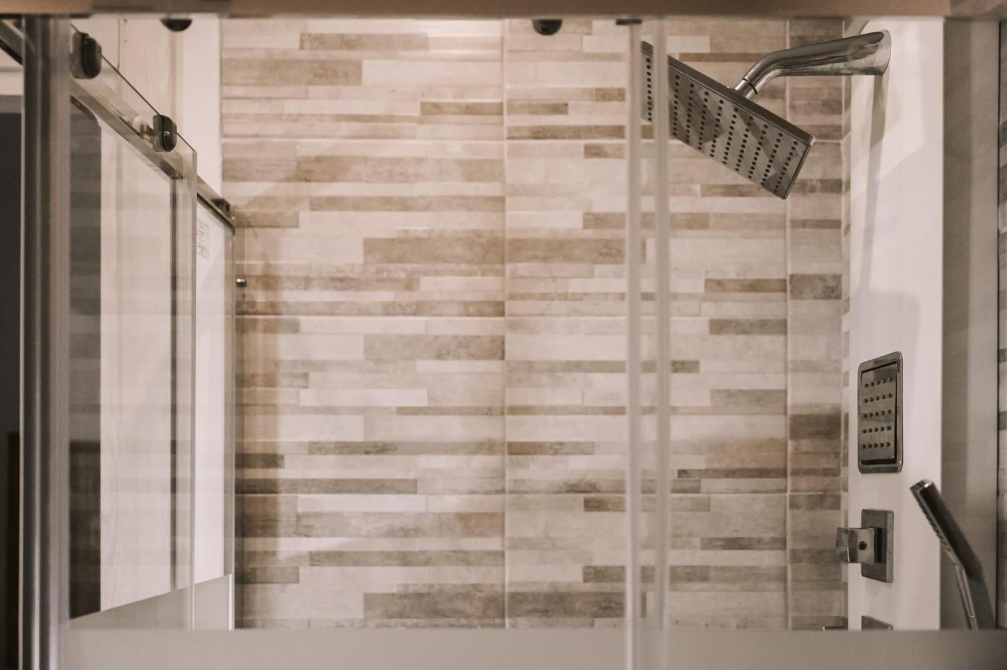 "Il Vecchio Salone" Appartamento In Pieno Centro Con Garage Privato เลชเช ภายนอก รูปภาพ