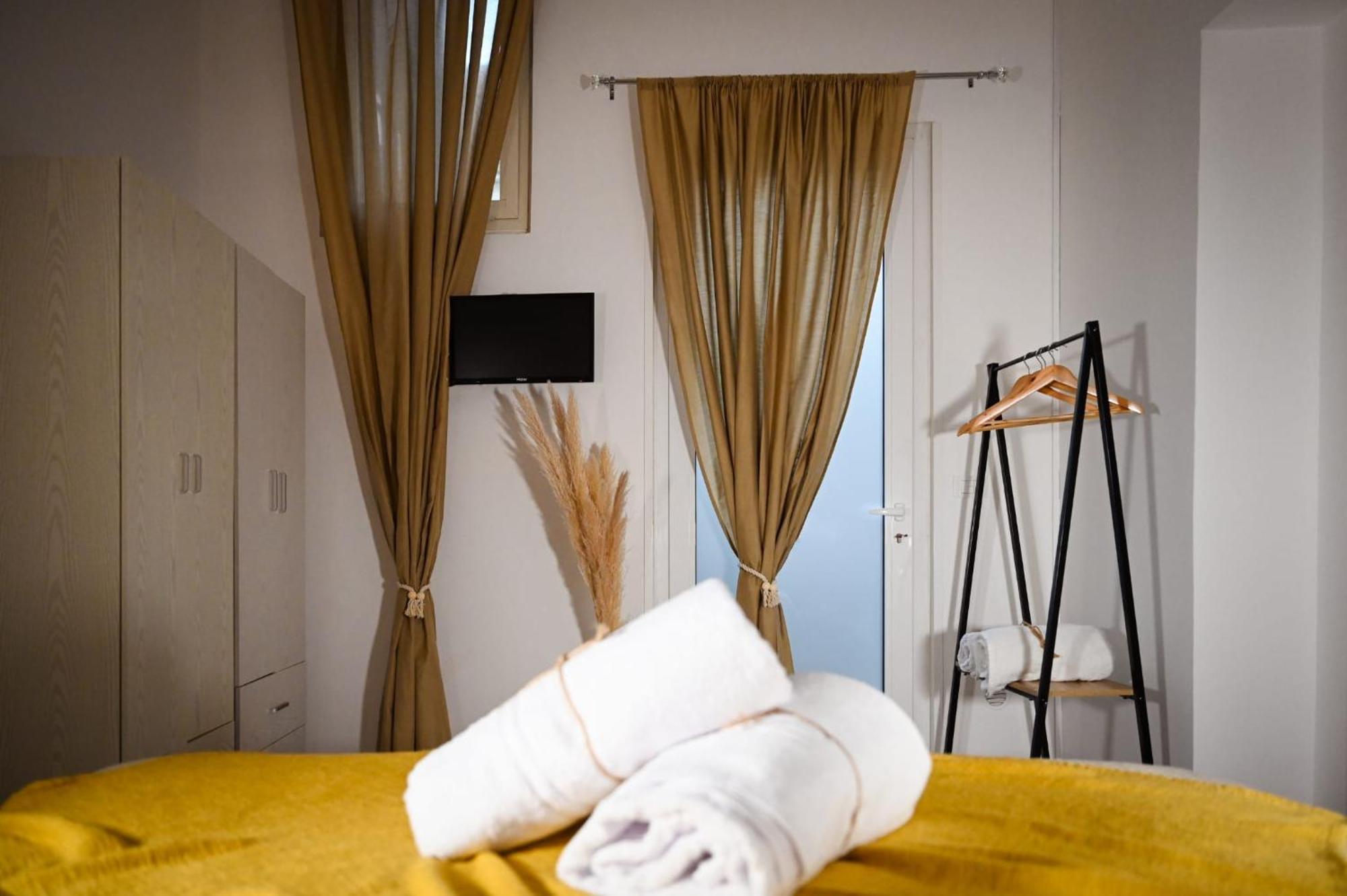 "Il Vecchio Salone" Appartamento In Pieno Centro Con Garage Privato เลชเช ภายนอก รูปภาพ