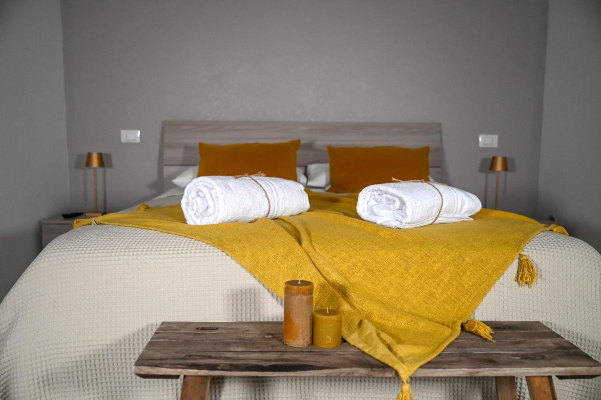 "Il Vecchio Salone" Appartamento In Pieno Centro Con Garage Privato เลชเช ภายนอก รูปภาพ