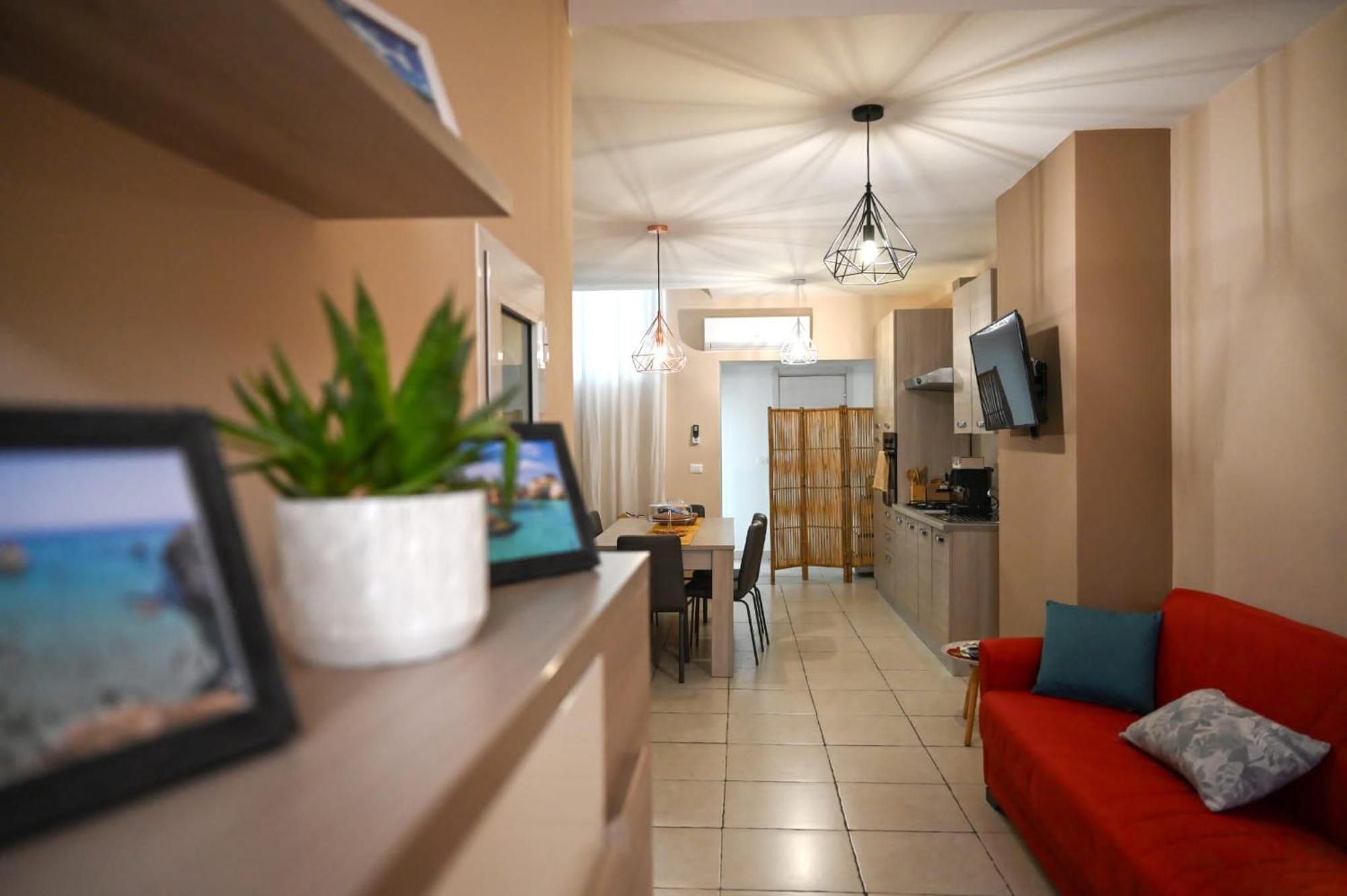 "Il Vecchio Salone" Appartamento In Pieno Centro Con Garage Privato เลชเช ภายนอก รูปภาพ