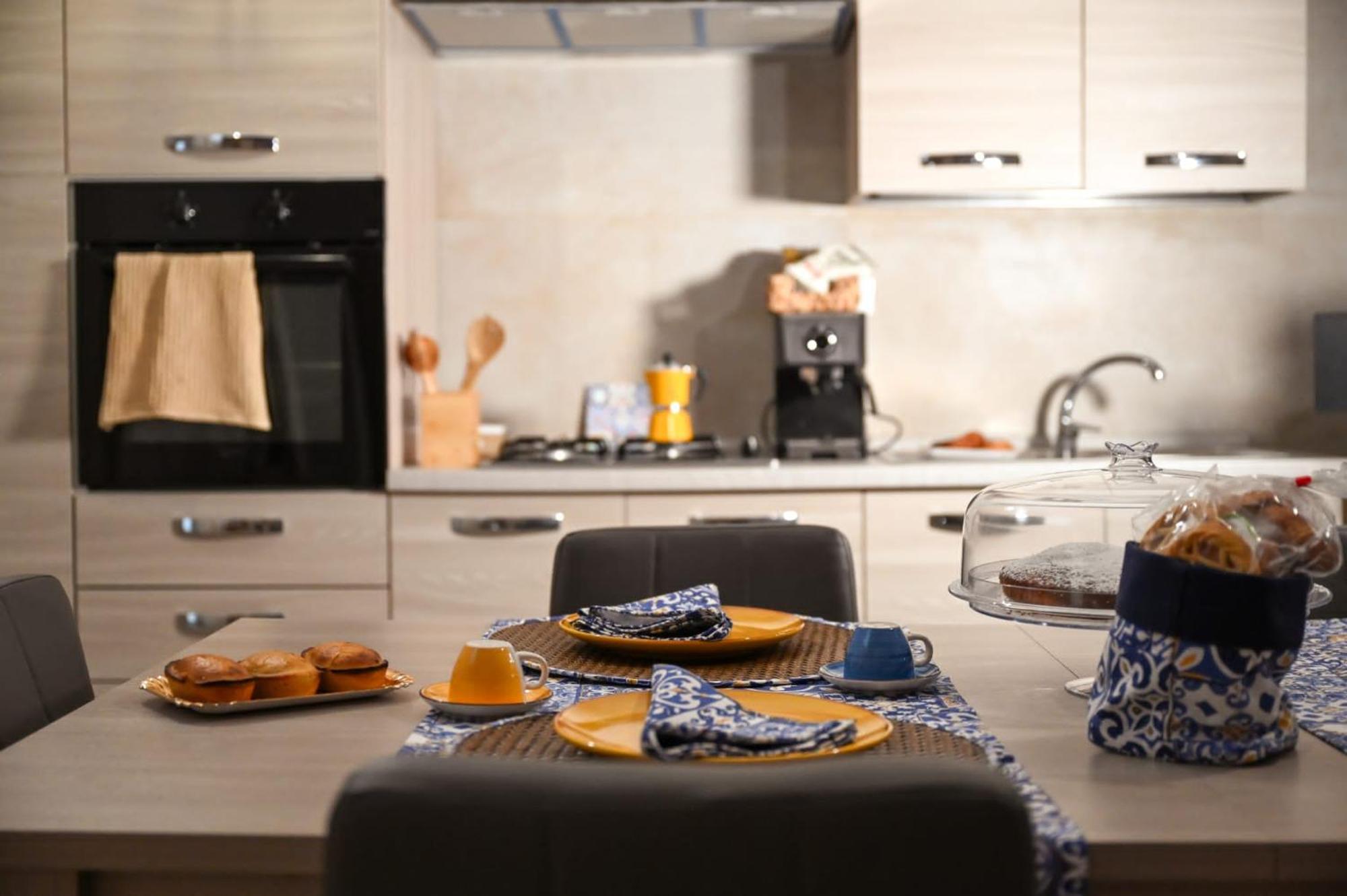 "Il Vecchio Salone" Appartamento In Pieno Centro Con Garage Privato เลชเช ภายนอก รูปภาพ