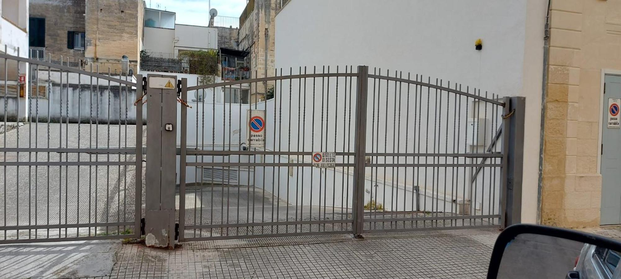 "Il Vecchio Salone" Appartamento In Pieno Centro Con Garage Privato เลชเช ภายนอก รูปภาพ